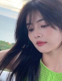 白鹿绿色吊带随拍