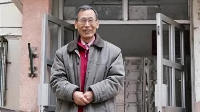 中国最孤独的大使：一个人带着一条狗坚守三年，改善生活靠挖野菜