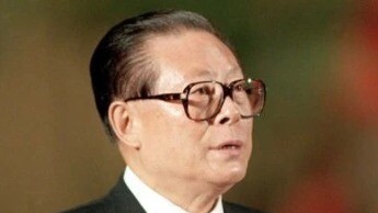 邓小平曾培养了两位“接班人”，最终为何选择了江泽民？